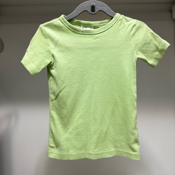 Toddler pajama set 4T. Short sleeves and shorts. - Picture 3 of 3